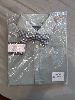 Van Heusen Pale Green Button-Down Shirt with Blue Gray Plaid Bow